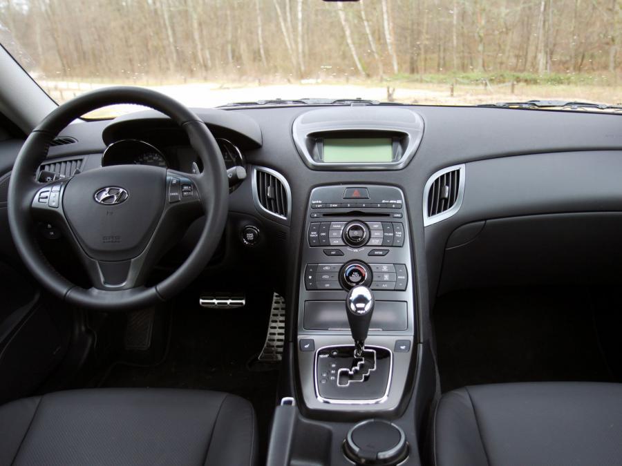 Hyundai Genesis Coupe 2009 года  (фото 11 из 12)